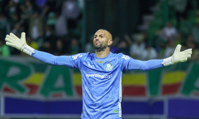 gremio-acerta-com-weverton-apos-liberacao-do-palmeiras