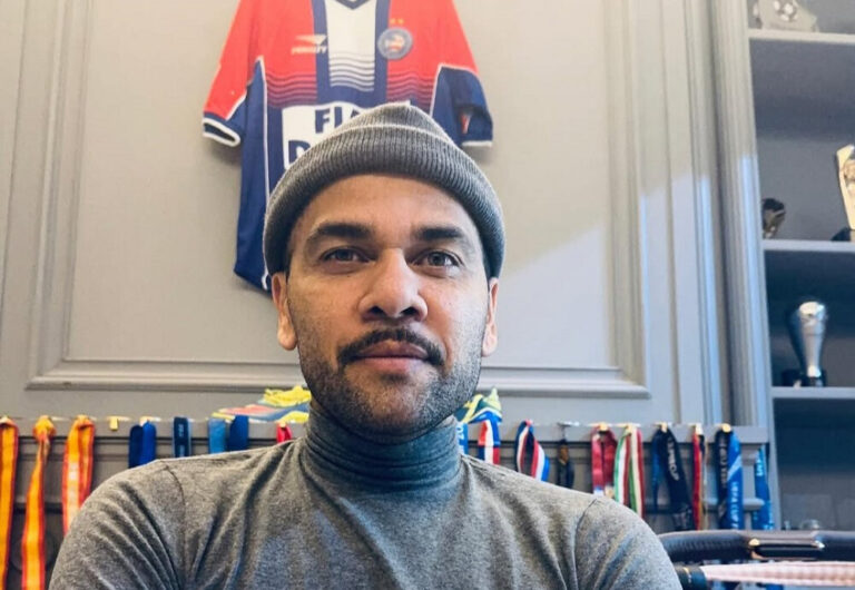 aos-42-anos,-daniel-alves-deve-anunciar-volta-aos-gramados-nos-proximos-dias