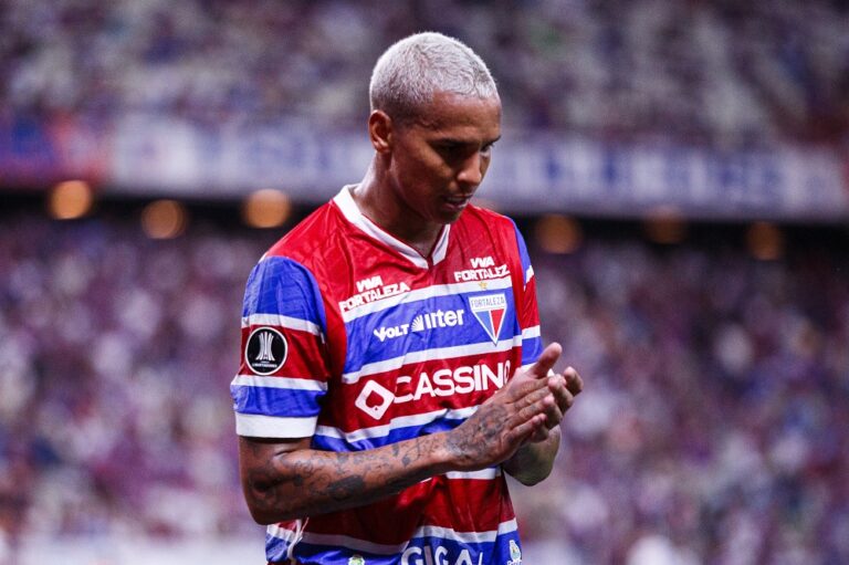 Deyverson é anunciado pela LDU após deixar o Fortaleza deyverson-e-anunciado-pela-ldu-apos-deixar-o-fortaleza