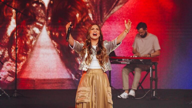 apos-tres-anos,-valesca-mayssa-retorna-aos-dvds-e-grava-novo-projeto-em-sp