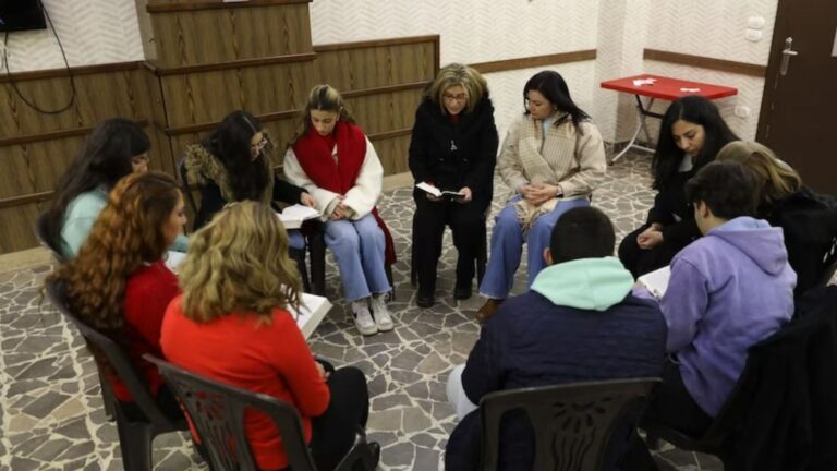 estudo-biblico-leva-mulheres-de-diferentes-origens-religiosas-a-jesus-na-siria