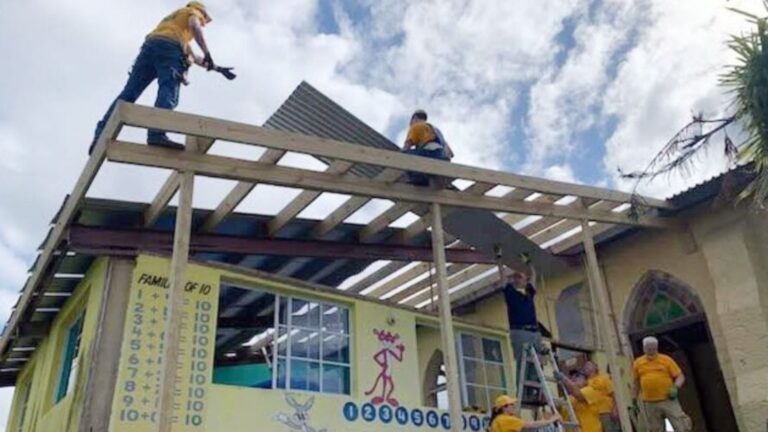 cristaos-americanos-reconstroem-igrejas-destruidas-por-furacao-na-jamaica