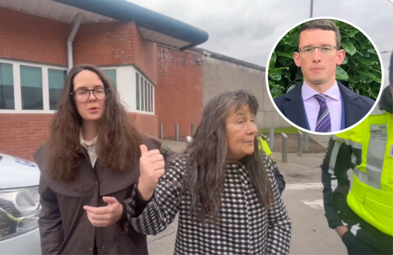 mae-e-irma-de-professor-preso-por-recusar-usar-pronome-neutro-sao-presas