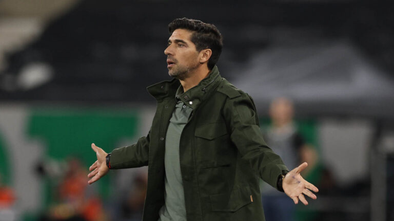 abel-ferreira-e-suspenso-por-oito-jogos-e-pode-desfalcar-palmeiras-no-derby
