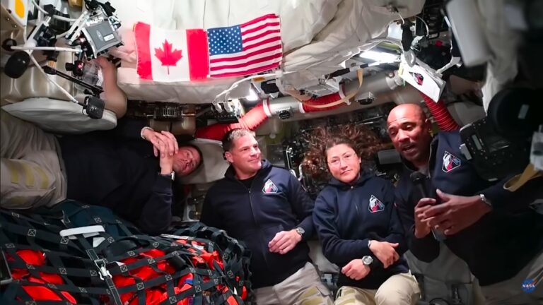 do-espaco,-astronauta-da-artemis-ii-deixa-mensagem-de-pascoa:-“a-terra-foi-criada-para-nos”