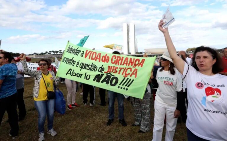 mais-de-50%-dos-brasileiros-rejeitam-aborto-e-maconha-por-considerarem-imorais