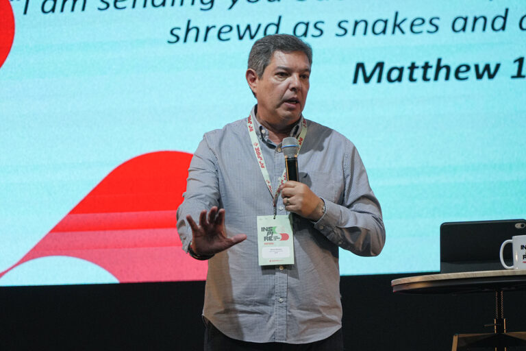 “nem-toda-porta-que-se-abre-e-uma-oportunidade-de-deus”,-diz-pastor-sobre-ministerio