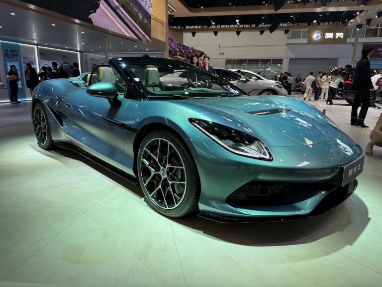 salao-de-pequim:-marca-de-luxo-da-byd-mostra-supercarro-eletrico-mais-veloz-que-ferrari;-video