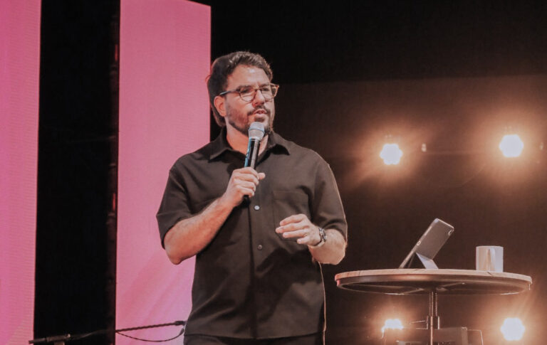 “o-problema-da-igreja-nao-e-influencia,-e-carater”,-diz-pastor-sobre-integridade-de-lideres