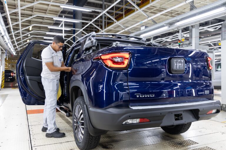 fiat,-jeep,-peugeot-e-ram-serao-foco-dos-investimentos-da-stellantis,-diz-agencia