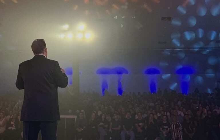 pastor-ensina-sobre-os-dons-de-profecia-e-interpretacao:-“precisa-haver-ordem”