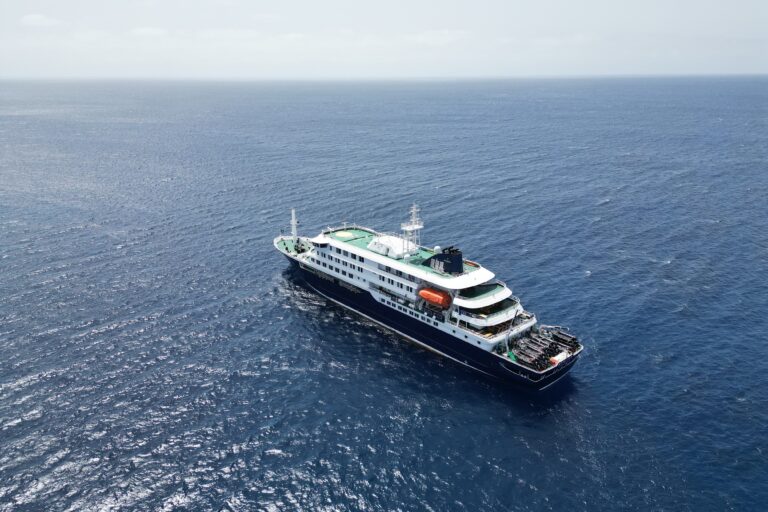 operadora-de-cruzeiro-com-surto-de-hantavirus-considera-desembarque-nas-ilhas-canarias
