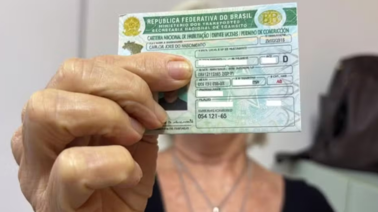 Nova CNH: brasileiros economizam R$ 1,8 bilhão com curso teórico gratuito, diz ministério nova-cnh:-brasileiros-economizam-r$-1,8-bilhao-com-curso-teorico-gratuito,-diz-ministerio