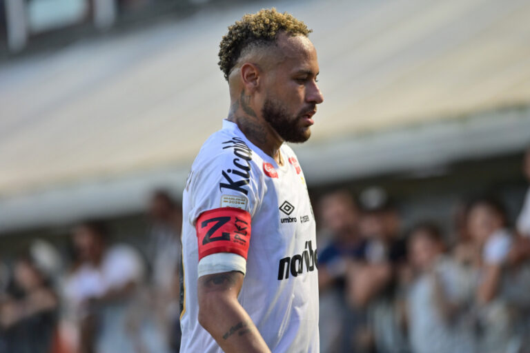 neymar-se-desculpa-com-robinho-jr.-apos-briga-em-treino:-‘me-excedi’