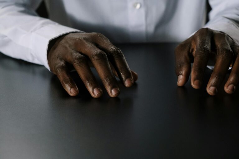 homem-tem-maos-decepadas-por-parentes-muculmanos-apos-se-converter-em-uganda