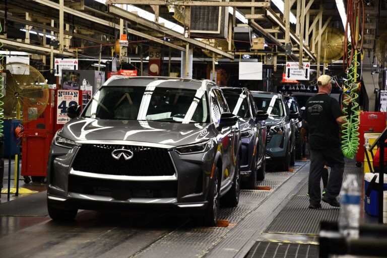 Nissan reduz prejuízo, mas segue no vermelho e corta custos nissan-reduz-prejuizo,-mas-segue-no-vermelho-e-corta-custos