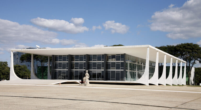 STF barra lei que autorizava pais a impedir filhos em aulas sobre identidade de gênero stf-barra-lei-que-autorizava-pais-a-impedir-filhos-em-aulas-sobre-identidade-de-genero